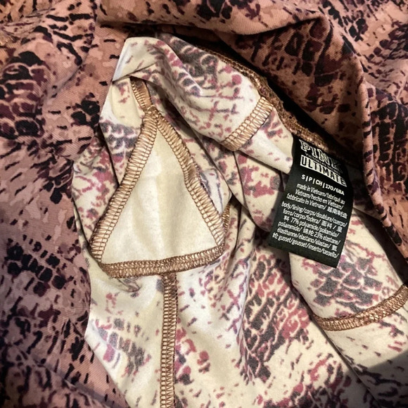 PINK Victoria’s Secret Ultimate V High Waist Snake Print Pocket Leggings… - Picture 15 of 15